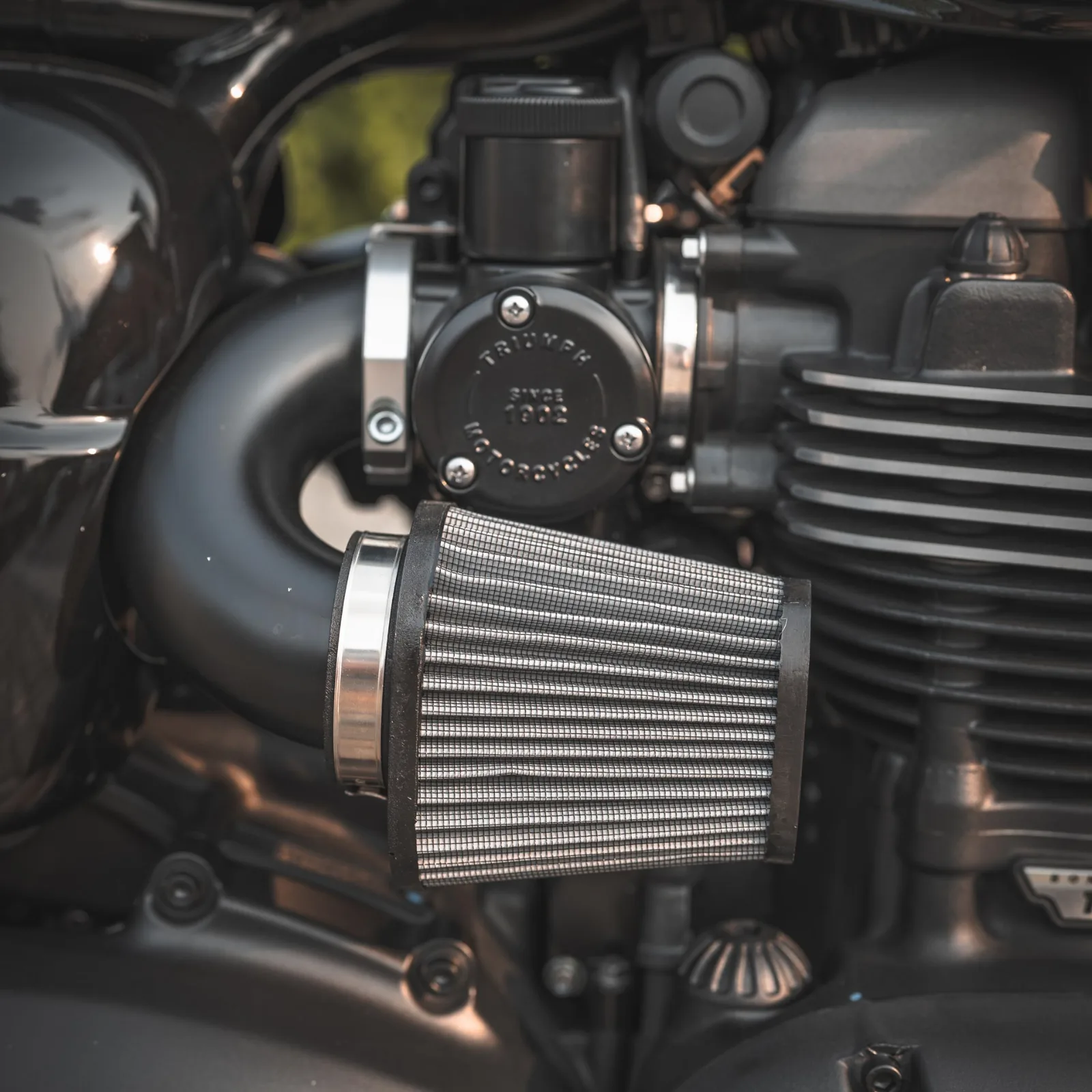 THRUXTON RS – DARTH VADER 16