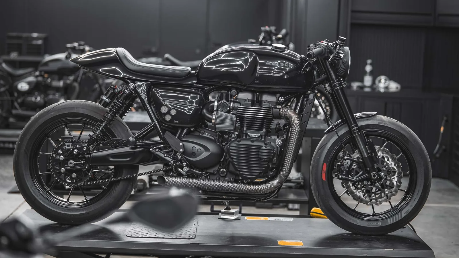 THRUXTON RS – DARTH VADER 20