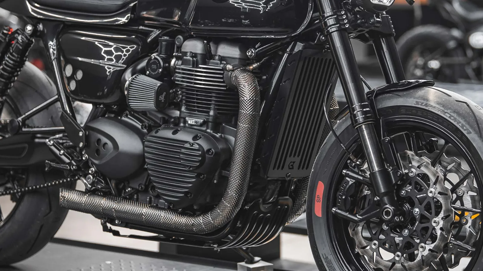 THRUXTON RS – DARTH VADER 21