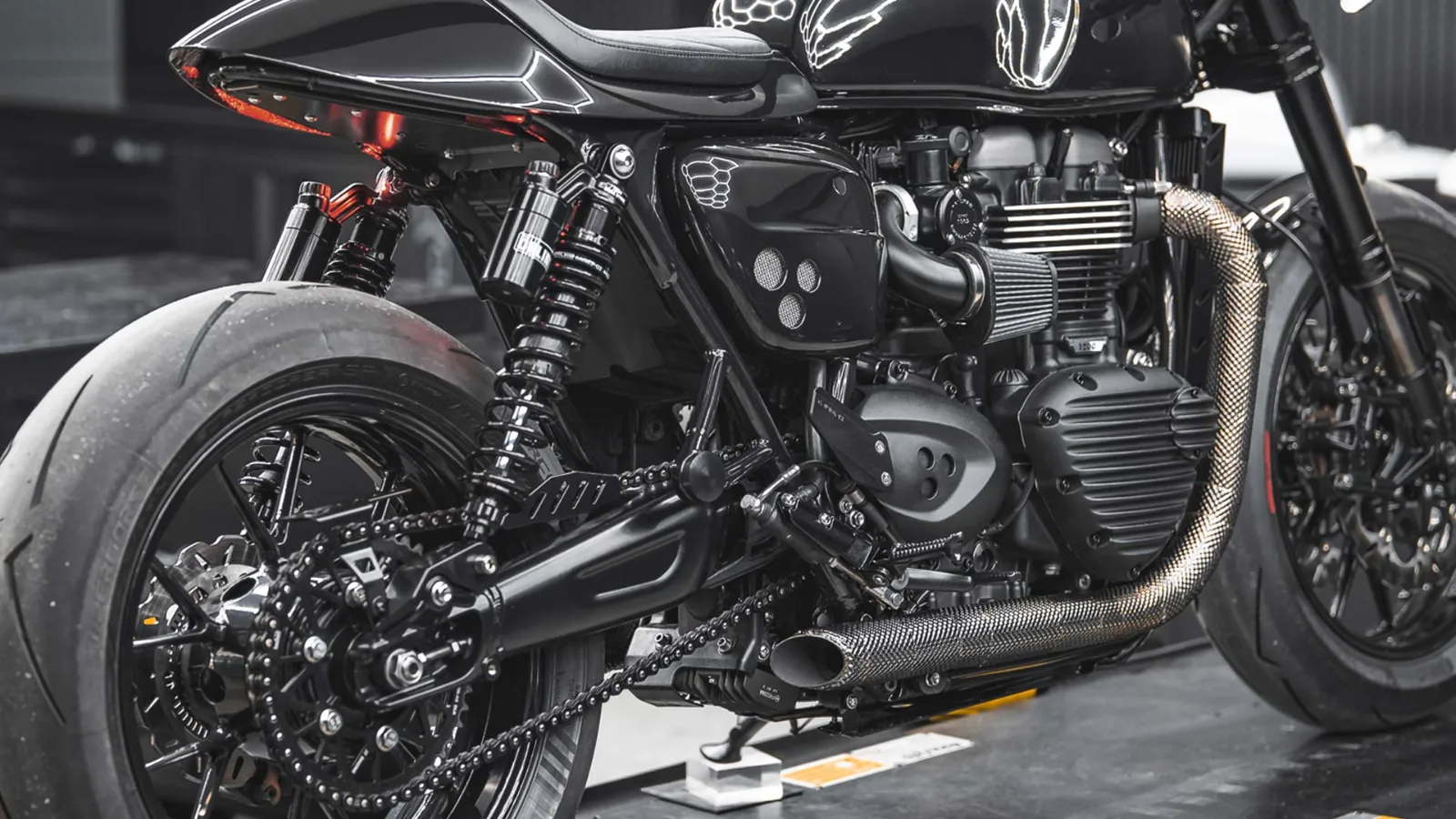 THRUXTON RS – DARTH VADER 22