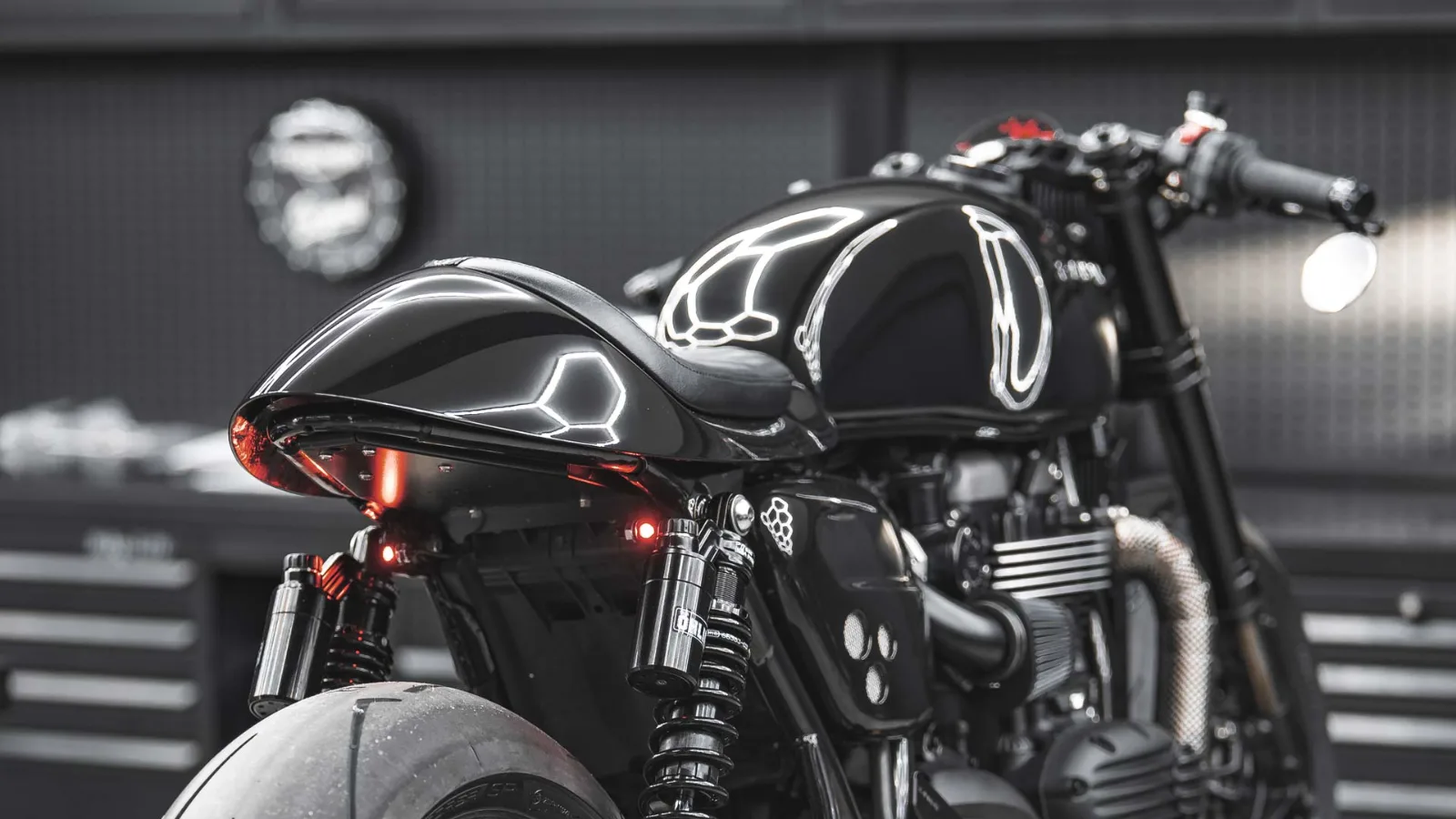 THRUXTON RS – DARTH VADER 23