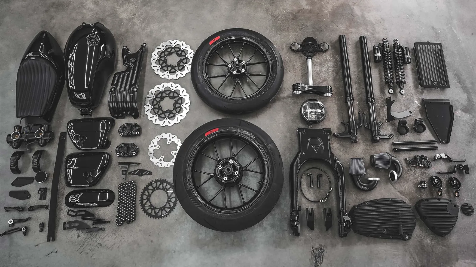 THRUXTON RS – DARTH VADER 24