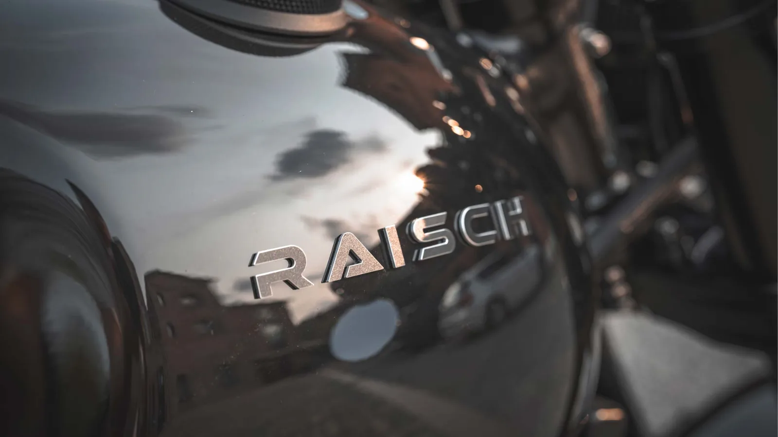 THRUXTON RS – DARTH VADER 25