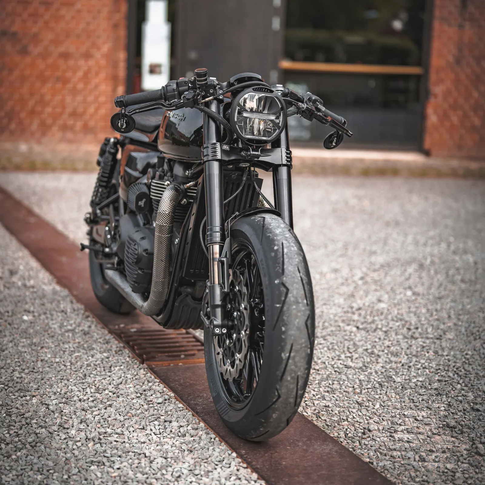 THRUXTON RS – DARTH VADER 5